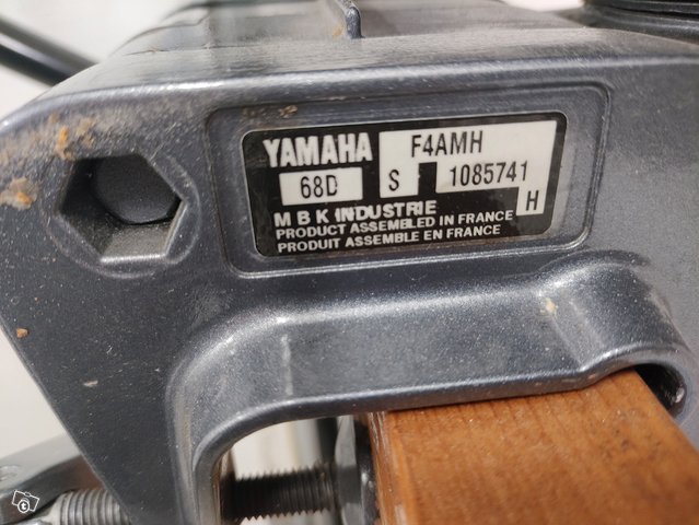 Vähän käytetty pikku Yamaha 4