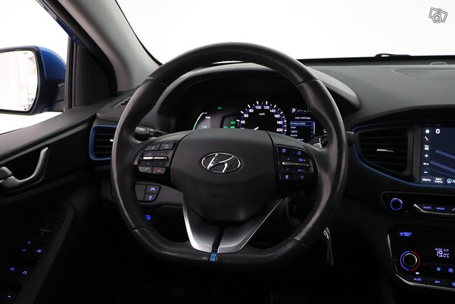 Hyundai IONIQ Hybrid 18