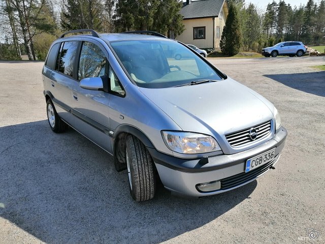 Opel Zafira 4