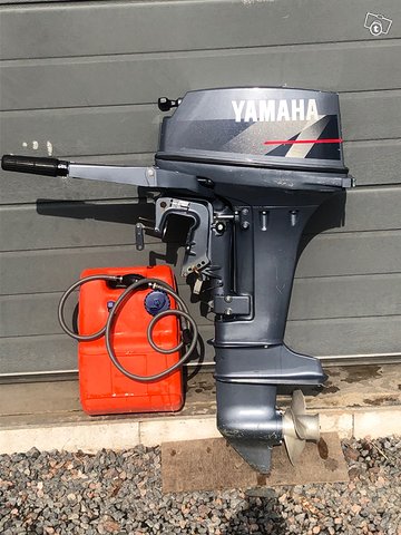 Yamaha 15hv perämoottori + bensatankki, kuva 1
