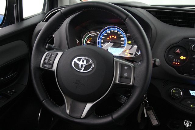 Toyota Yaris 14