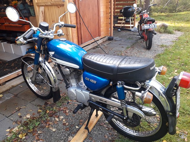 Myydään moottoripyörä Honda cb 100 vm 1976 2