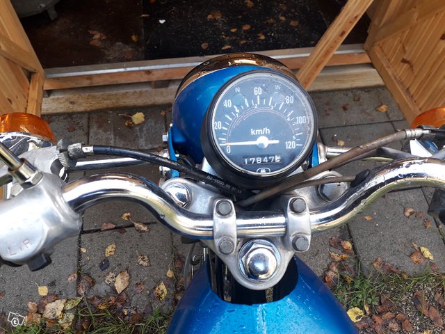 Myydään moottoripyörä Honda cb 100 vm 1976 3