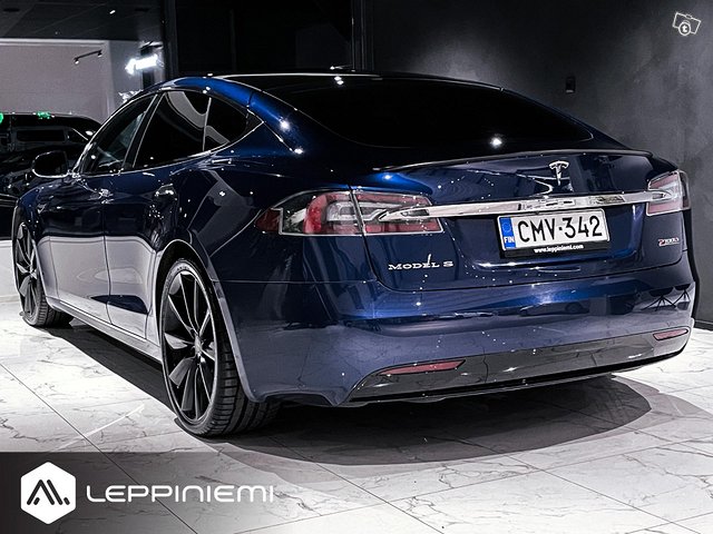 Tesla Model S 3