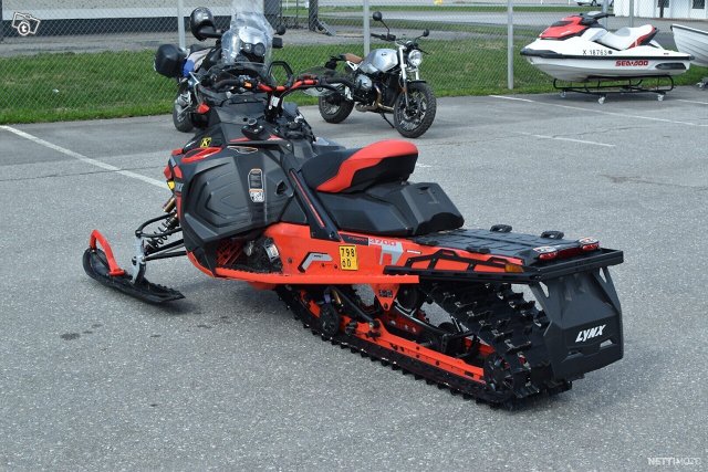 Lynx Xterrain 6