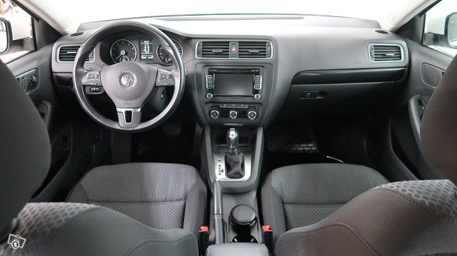 VOLKSWAGEN JETTA 11