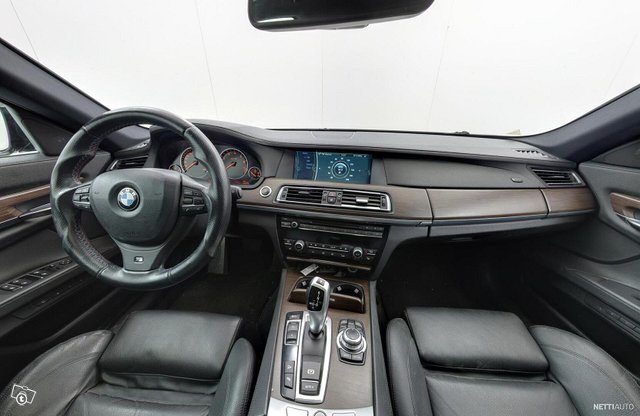 BMW 750 7