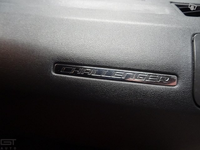Dodge Challenger 18