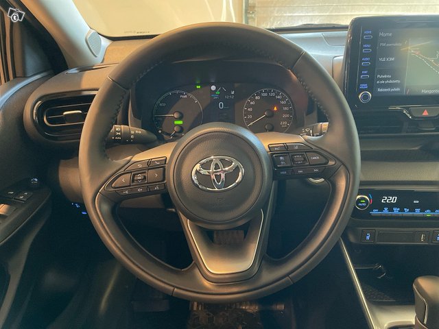 Toyota YARIS 12
