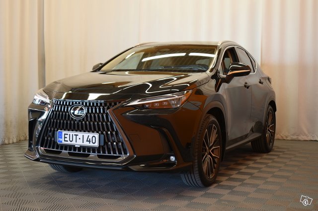 Lexus NX 4