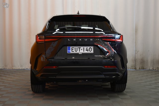 Lexus NX 7