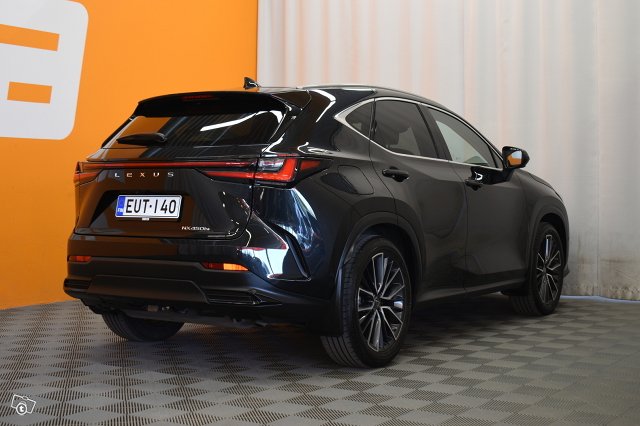 Lexus NX 8