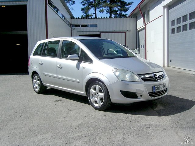 Opel Zafira 4