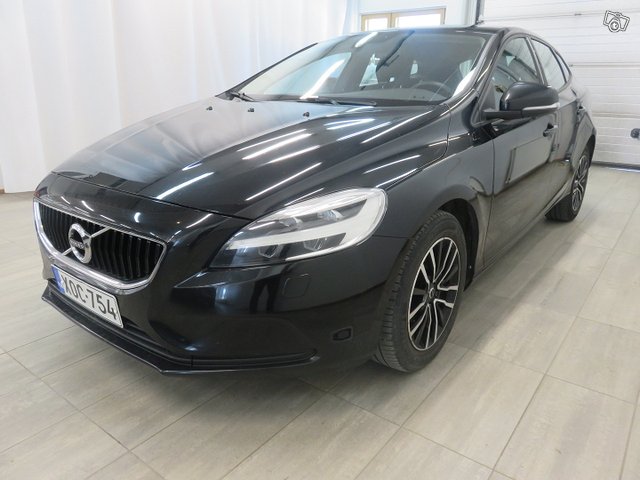 VOLVO V40 3