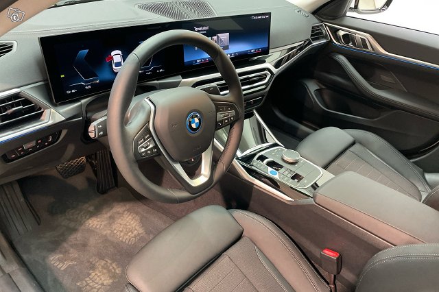 BMW I4 11