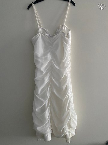 Valkoinen lyhyt mekko, kuva 1