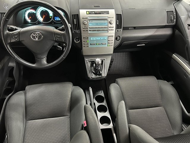 Toyota Corolla Verso 10
