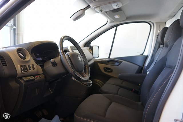 Renault Trafic 10