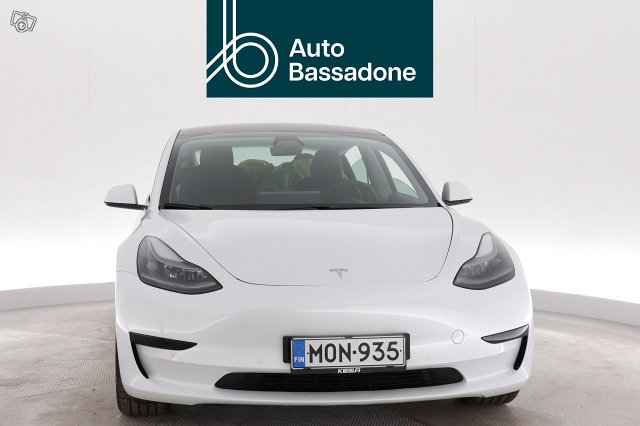 TESLA Model 3 2