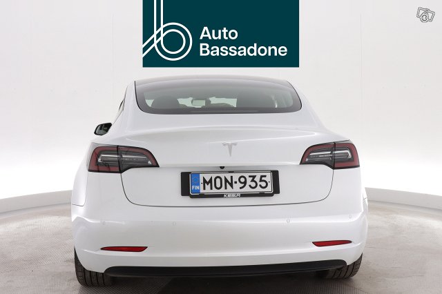 TESLA Model 3 5