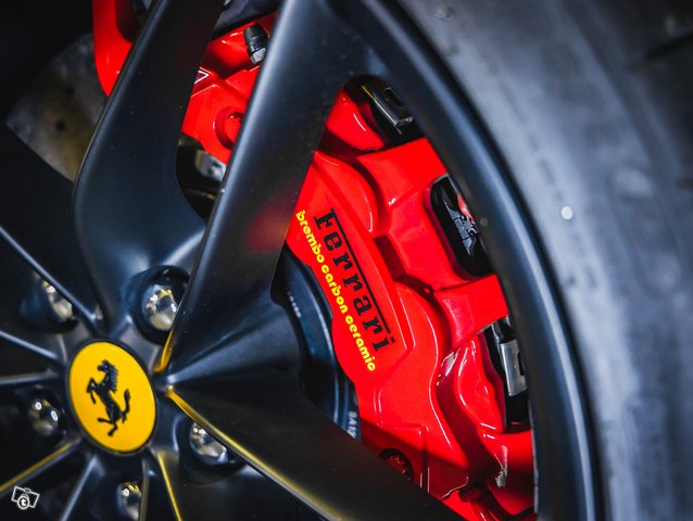 Ferrari 488 14