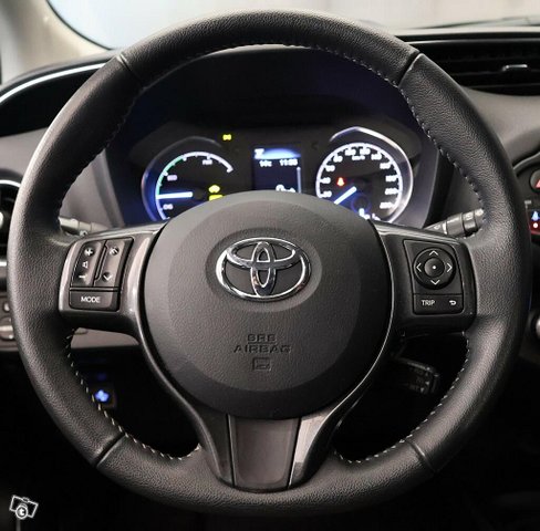 Toyota Yaris 8