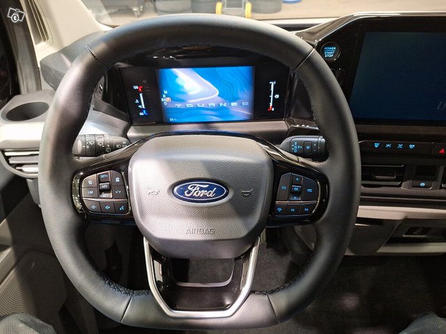 Ford Tourneo Custom 9