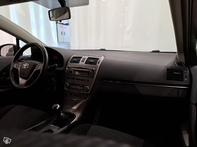 Toyota Avensis 18