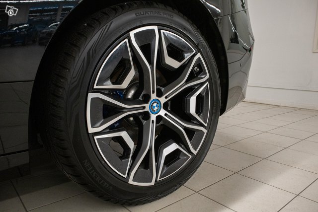 BMW IX 11