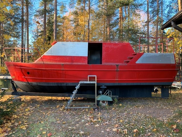 Punainen 10m matkavene, moottorivene, kuva 1