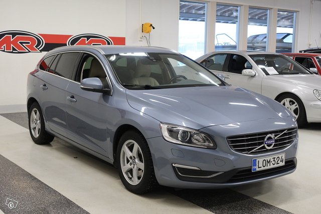 VOLVO V60 3