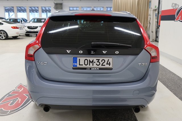 VOLVO V60 5