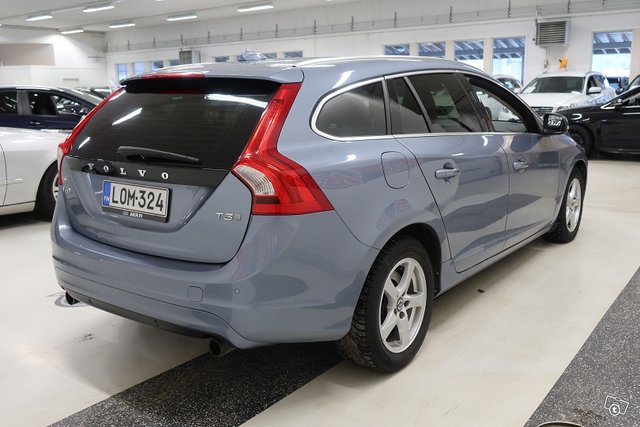 VOLVO V60 6