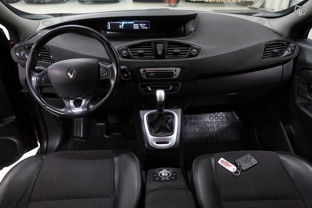 RENAULT Grand Scenic 9