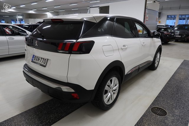 PEUGEOT 3008 4