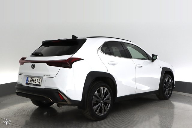 Lexus UX 5