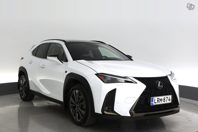 Lexus UX 7