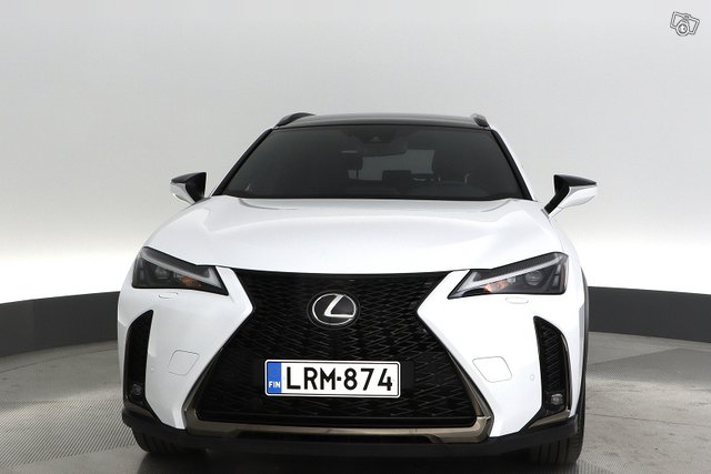 Lexus UX 8