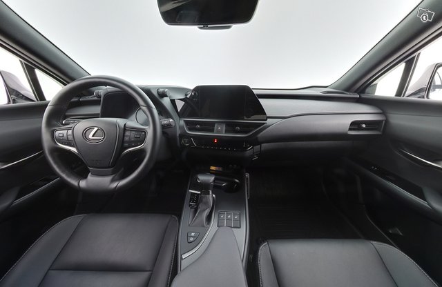 Lexus UX 10