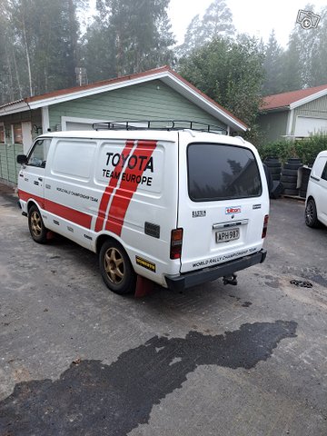 Toyota Hiace 7