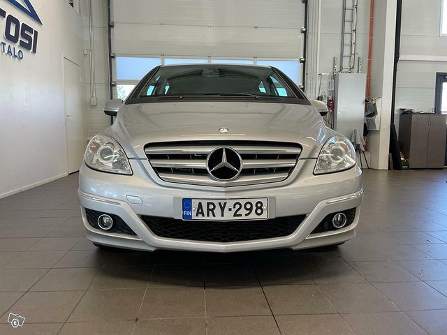 Mercedes-Benz B 8