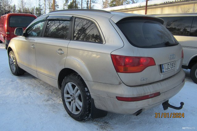 Audi Q7 6