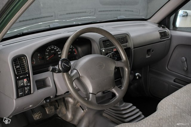 Nissan King Cab 13