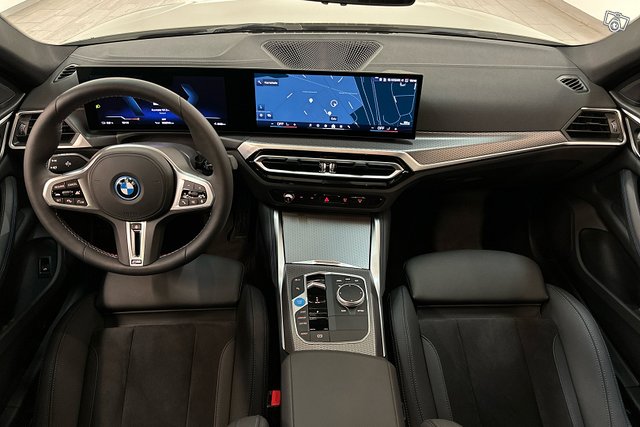 BMW I4 8