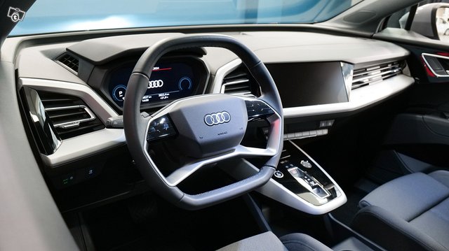Audi Q4 E-TRON 8