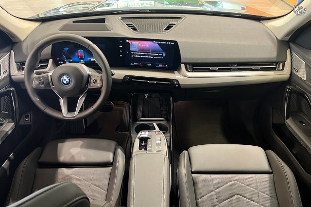 BMW IX1 10