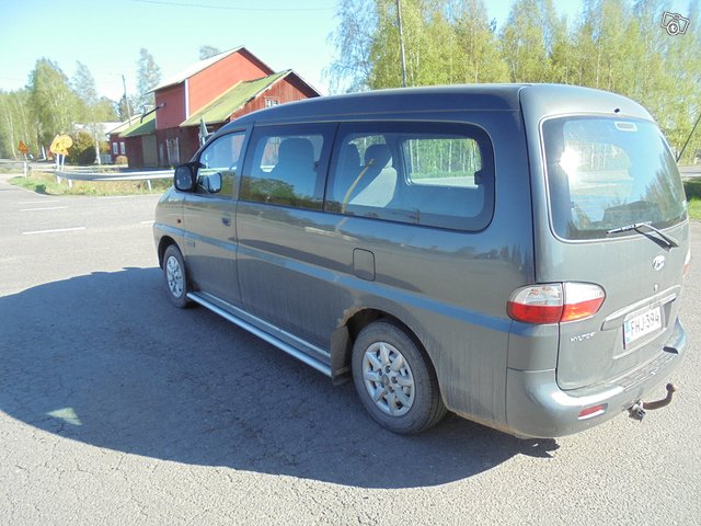 Hyundai H-1 4