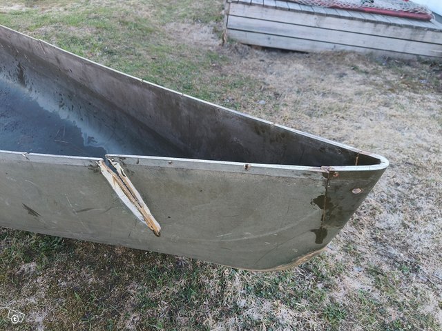 Mad River Explorer kanootti korjattavaksi 8