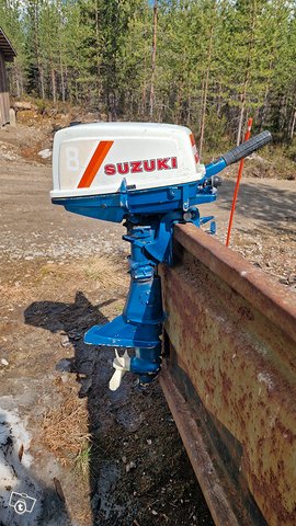 Suzuki 8hp perämoottori, kuva 1