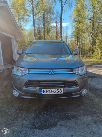 Mitsubishi Outlander 4